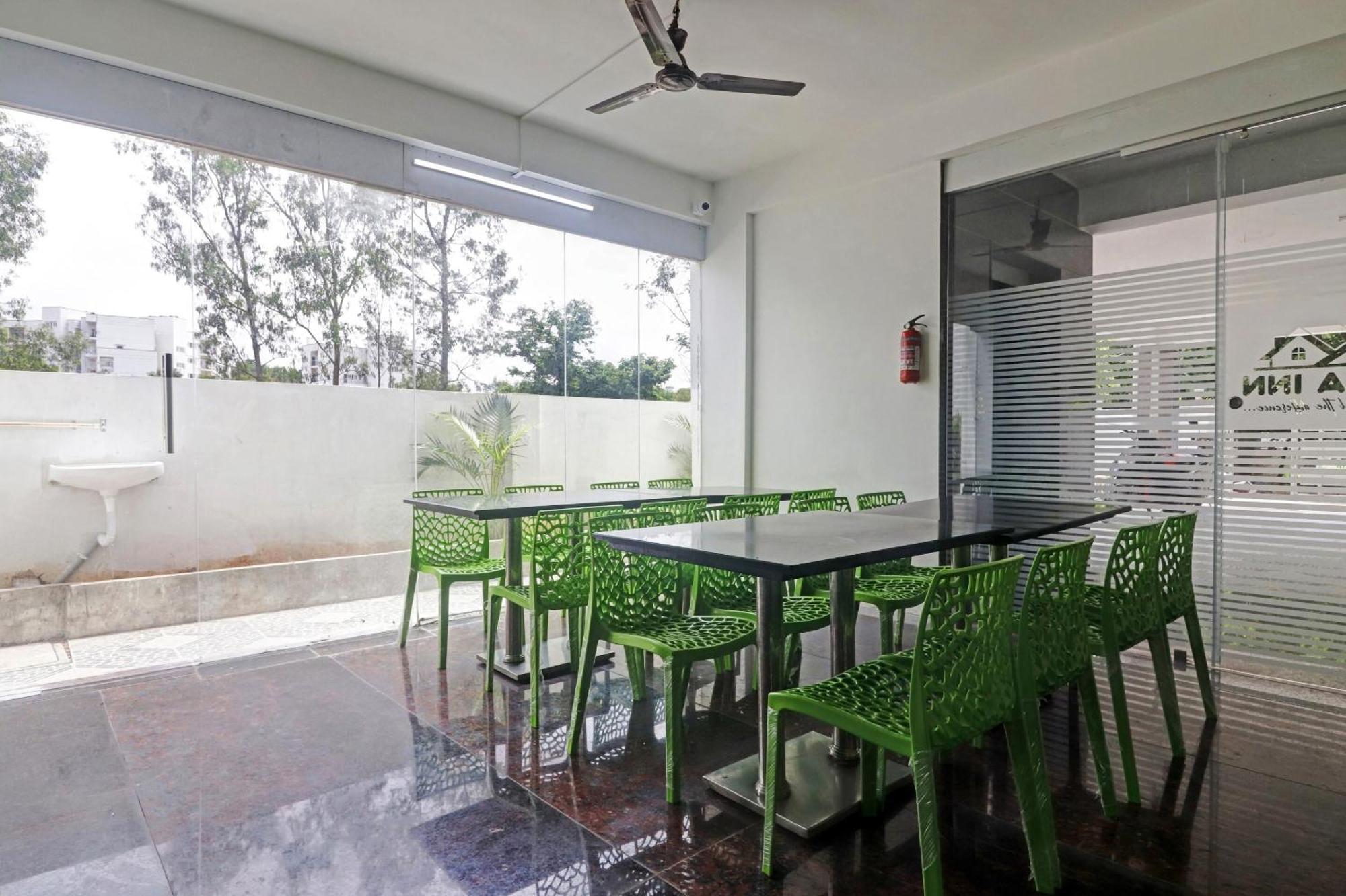Super Capital O Srinika Inn Gachibowli Eksteriør billede