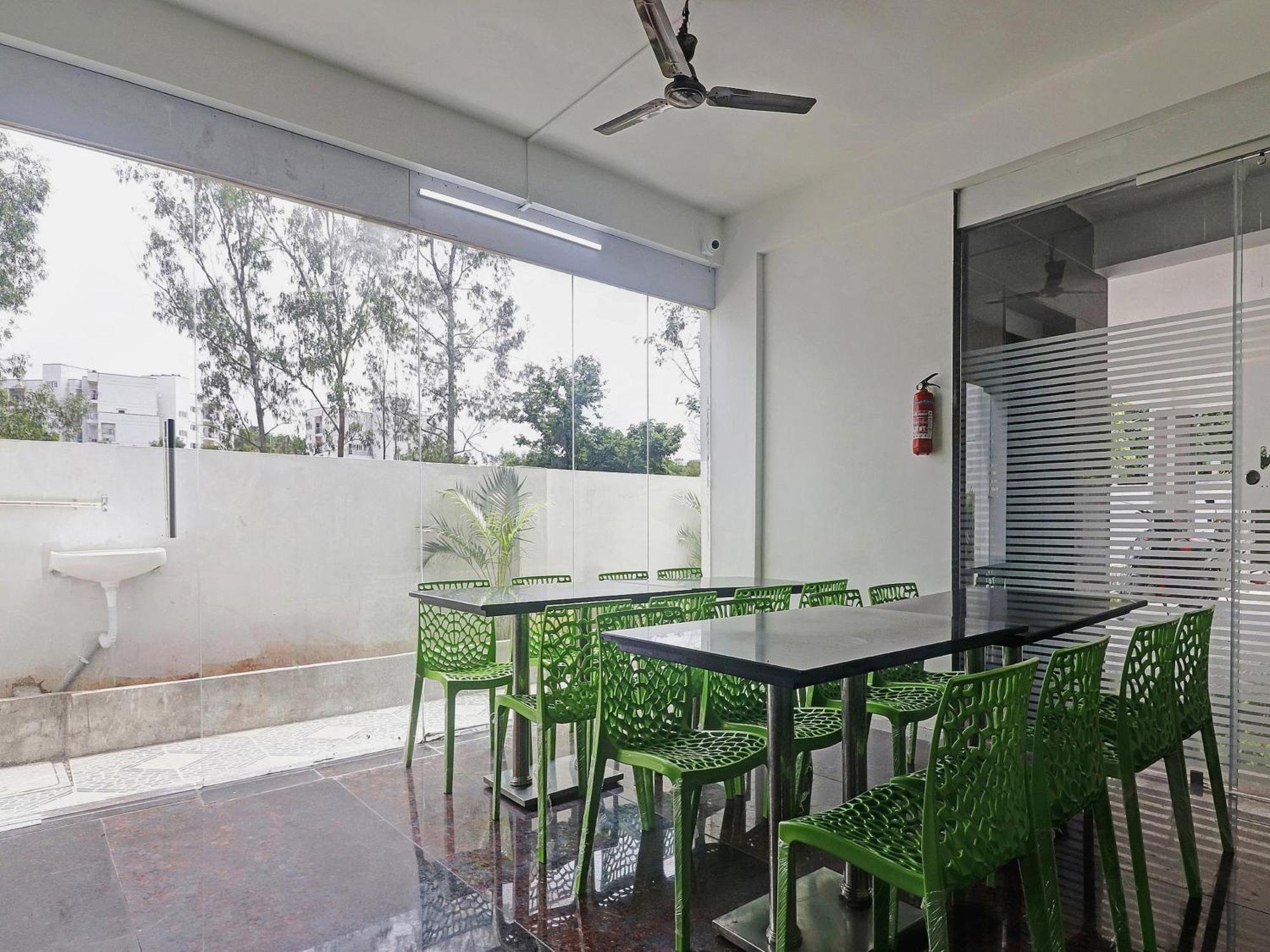 Super Capital O Srinika Inn Gachibowli Eksteriør billede